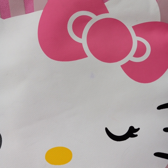 Hello kitty suitcase on wheels! Y2k kawaii AF vintage piece! EUC! - Picture 15 of 15